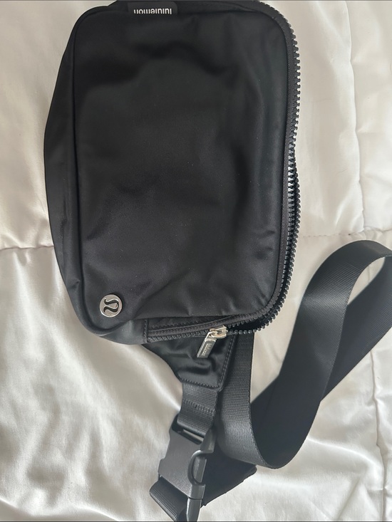 lululemon athletica Handbags - Lululemon Everywhere Belt Bag Large 2L